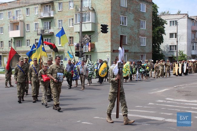 С бойцом 14-й ОМБр Олегом Пушкаруком, погибшим 9 мая на Луганщине, простились на Волыни 12