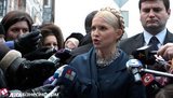 В ГПУ - как на на праздник: Тимошенко пришла на допрос не с пустыми руками. ФОТОрепортаж