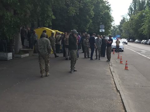 Невідомі захопили кабінет голови Держгеонадр 02