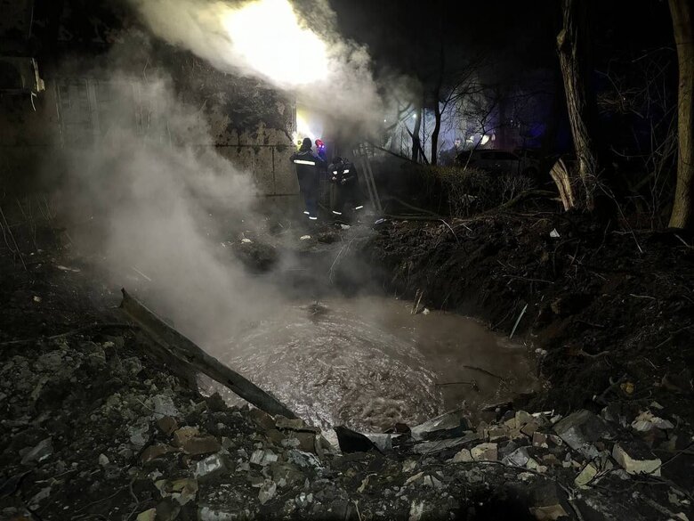 Russian terrorists attack Odesa at night with strike drones, there are victims 01