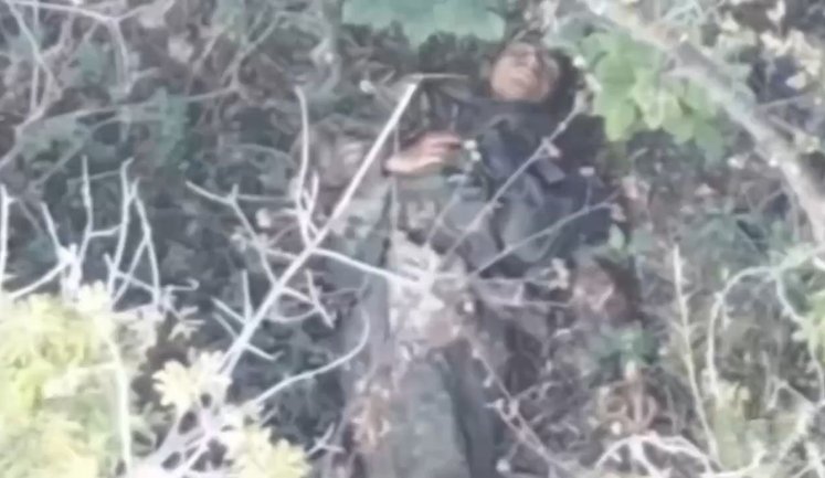Раненый россиянин покончил с собой на поле боя. ВИДЕО 18+