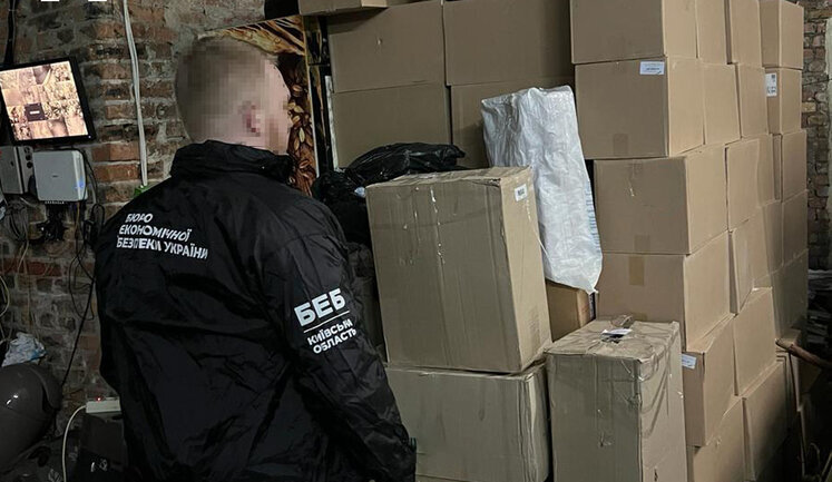 Партия нелегальных сигарет на 5,4 млн грн изъята в Киевской области, - БЭБ. ФОТОрепортаж