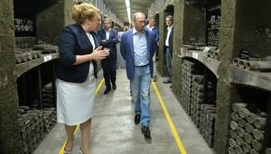Відкоркувала вино врожаю 1775 року вартістю понад $100 тис.: "Ексгендиректорці" "Масандри" Павленко повідомлено про підозру. ФОТОрепортаж