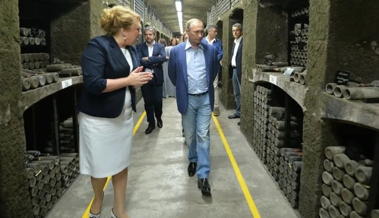 Відкоркувала вино врожаю 1775 року вартістю понад $100 тис.: "Ексгендиректорці" "Масандри" Павленко повідомлено про підозру. ФОТОрепортаж