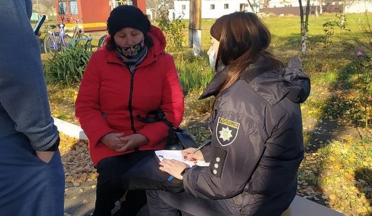На довыборах в Черкасской области обнаружены "смотрящие" за голосованием со списками избирателей, - "Чесно". ВИДЕО+ФОТОрепортаж