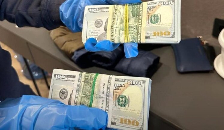 Справа про хабарі за розблокування податкових накладних: Двоє підозрюваних уклали угоду з прокурором і уникли тюрми