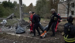Враг атаковал Сумы тремя КАБами: два человека погибли, в том числе 16-летняя девушка, еще пятеро - пострадали. ФОТОрепортаж