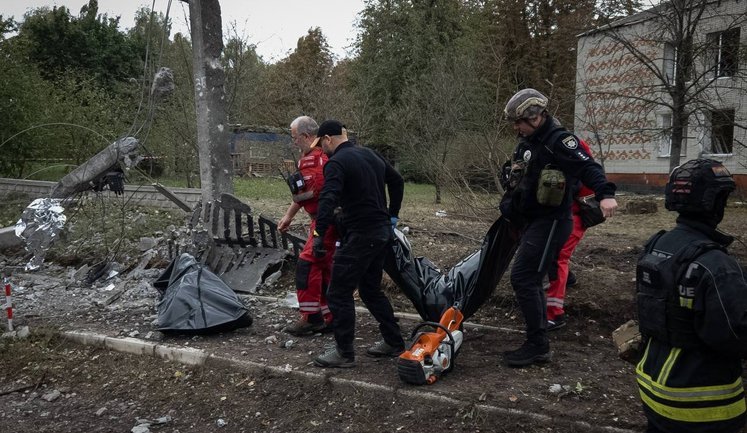 Враг атаковал Сумы тремя КАБами: два человека погибли, в том числе 16-летняя девушка, еще пятеро - пострадали. ФОТОрепортаж