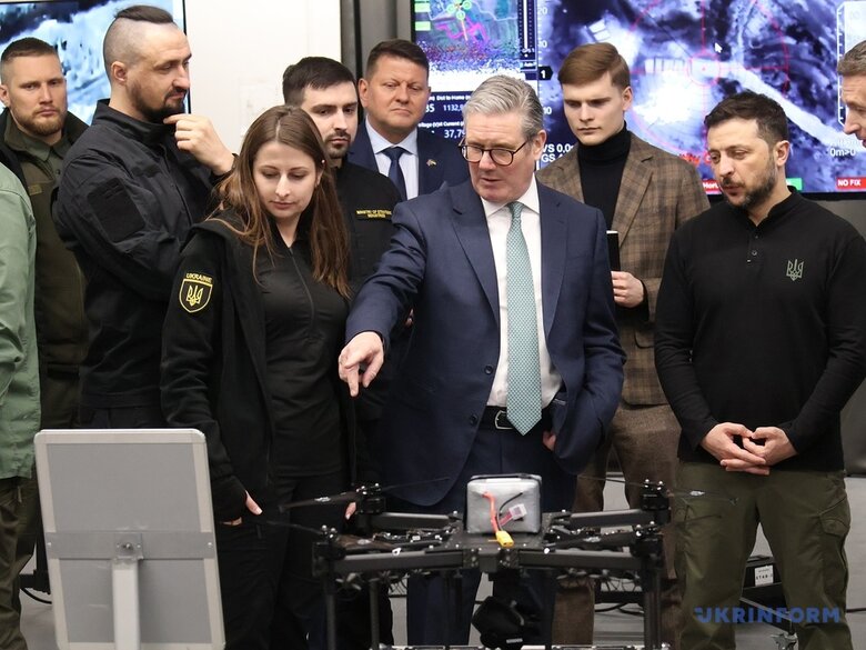 Zelenskyy showed Starmer Ukrainian drones in Kyiv on January 16