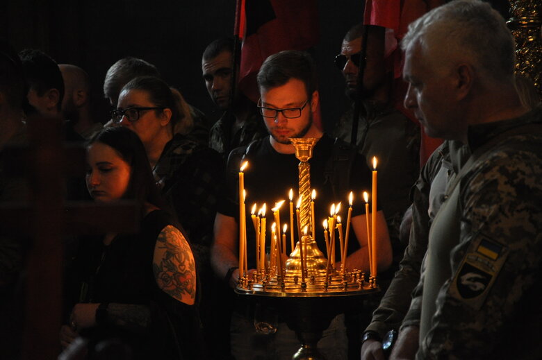 Із загиблим в бою з окупантами воїном Романом Барвінком (Скрипалем) попрощалися в Києві 56