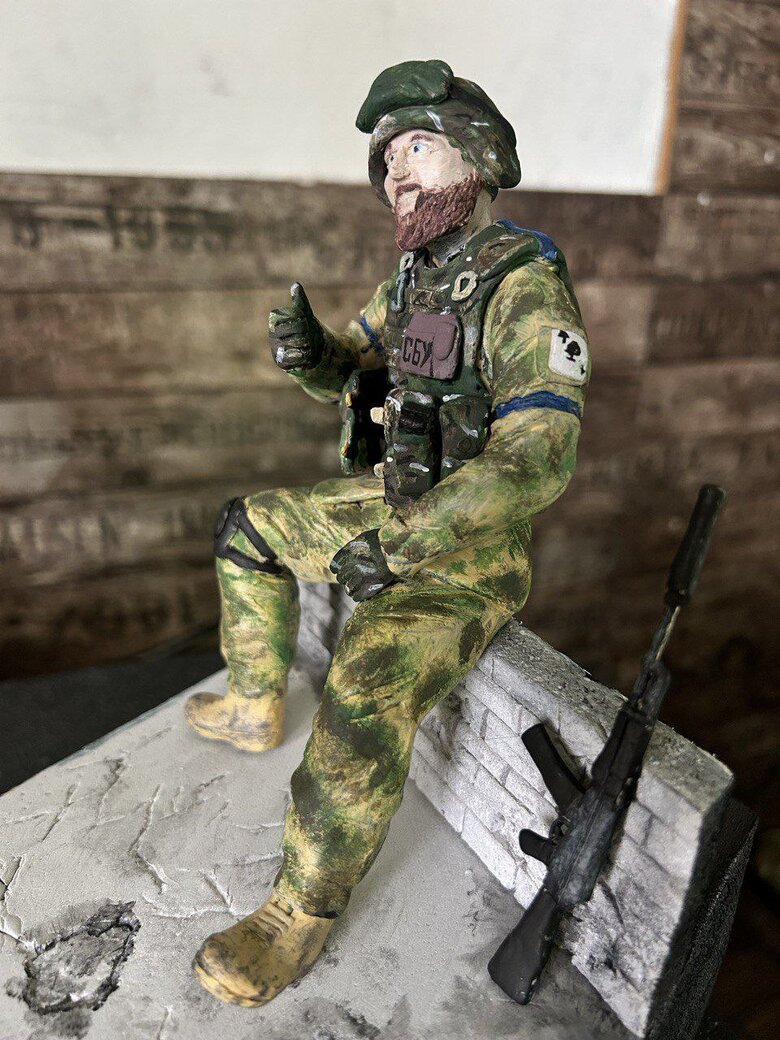 Стартувала виставка СТАЛЬ ПЕРЕМОГИ: Люди, що творять долю України. Серед експозицій - діорама, присвячена захиснику Маріуполя, полковнику СБУ Василю Богачу 02