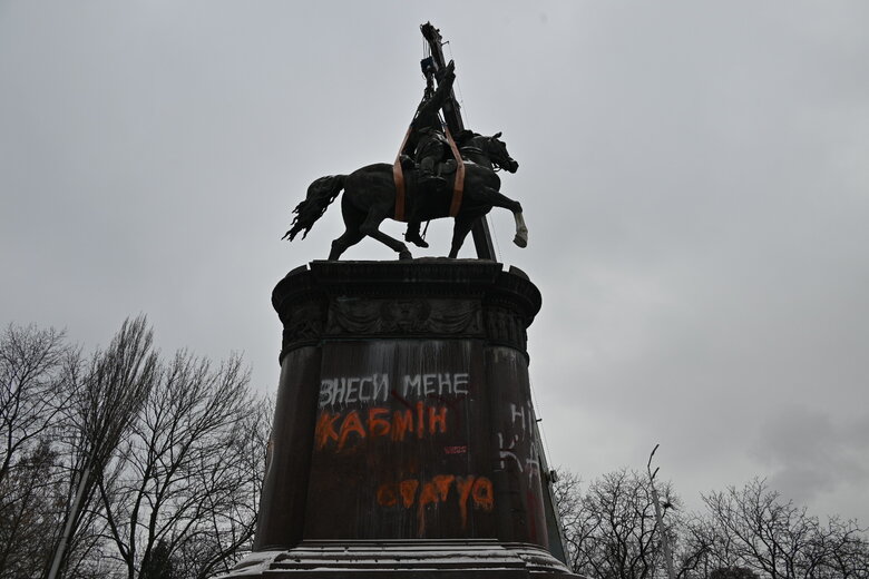 Демонтаж памятника Щорсу в центре Киева 20