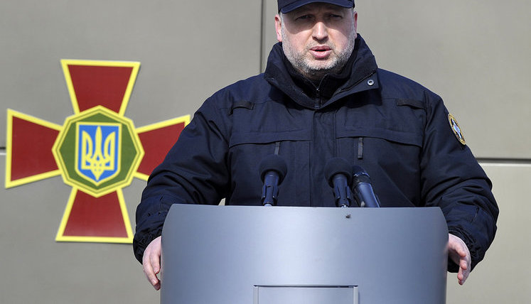 "У Росії серйозні проблеми, якщо вони заявляють, що не протримаються й чотирьох днів у війні з Україною", - Турчинов відповів Наришкіну