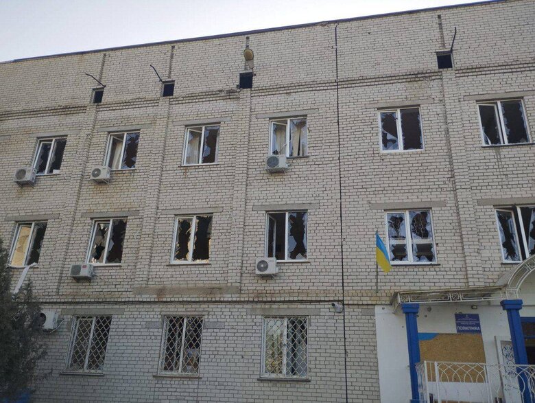 Рашисти ударили по лікарні у Бериславі, - ОВА 02