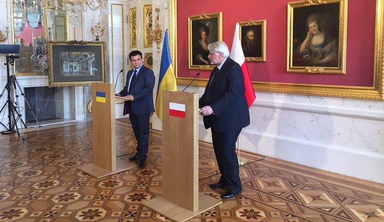 Клімкін і Ващиковський вважають акти вандалізму проти місць пам'яті частиною гібридної війни РФ. ФОТО