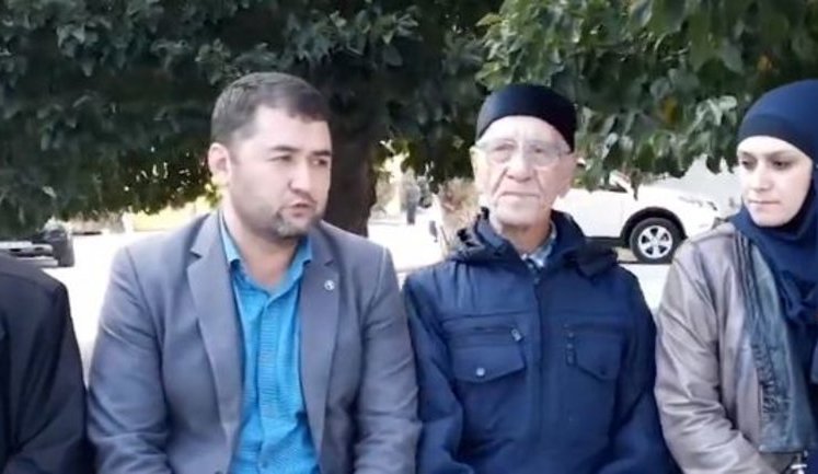 Адвокаты навестили в больнице пожилого активиста Караметова, отсидевшего за плакат "Путин, наши дети не террористы": Чувствует он себя неважно, разместили его в коридоре. ВИДЕО