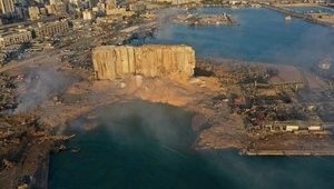 Правительство Ливана уходит в отставку после акций протеста из-за масштабного взрыва в порту Бейрута