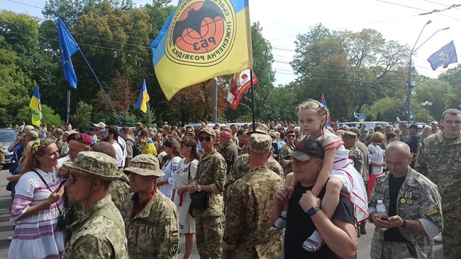 Учасники Маршу захисників України збираються в парку ім.Шевченка 06