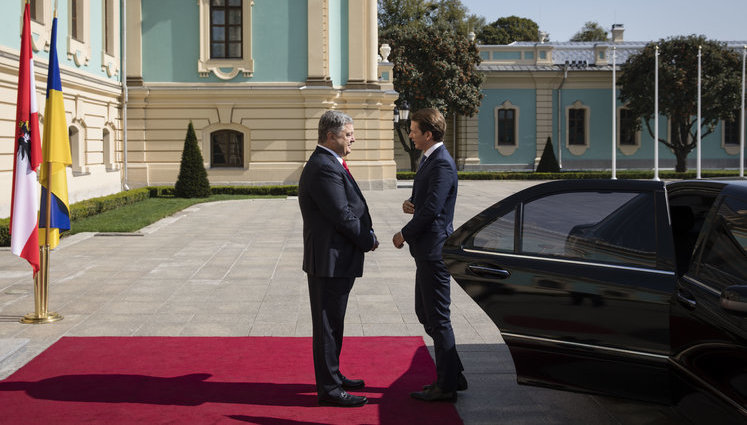 Порошенко проводит встречу в формате "тет-а-тет" с канцлером Австрии Курцом, - АП. ФОТО