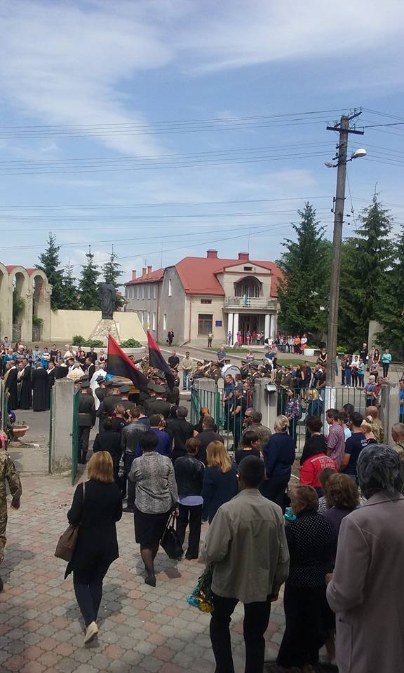 Загиблого бійця Івана Сперелупа поховали на Львівщині 08
