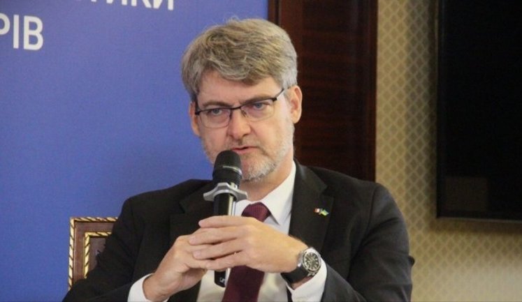 Україні варто посилити роботу з Китаєм щодо протидії російським наративам, - посол Франції Весьєр