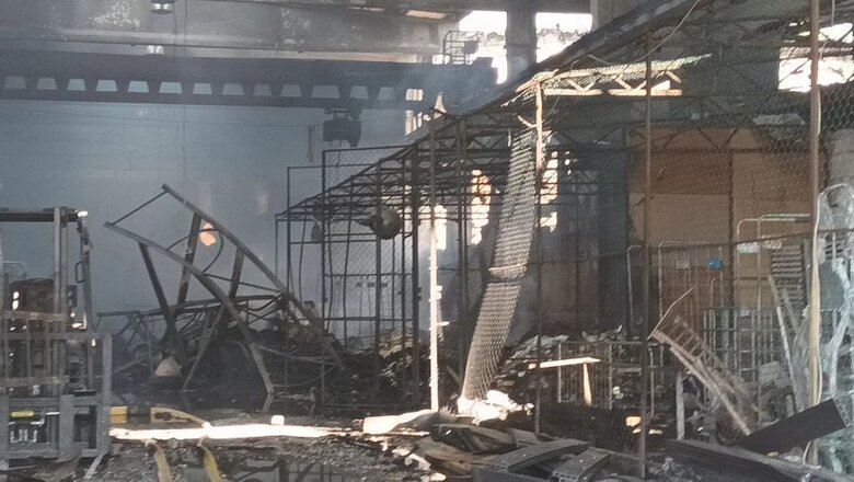 У Тернополі внаслідок ракетного удару згорів склад з гуманітарною допомогою 02