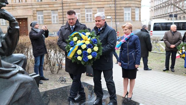 Память Небесної Сотні вшанували в Угорщині 03