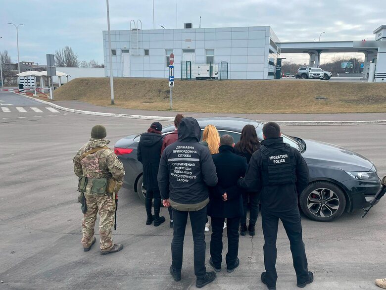 Українок хотіли вивезти до Чехії в сексуальне рабство. Прикордонники не дали 03