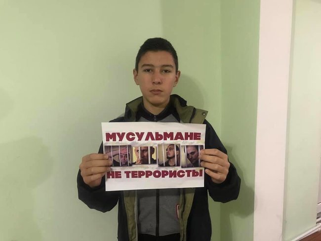 Мусульмани не терористи, - в окупованому Криму відбувається флешмоб на підтримку засуджених у справі Хізб ут-Тахрір кримських татар 15