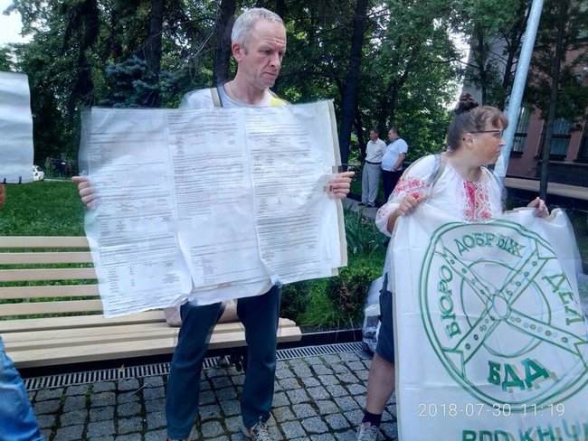 Харьковские активисты пикетируют ВККС в Киеве: требуют обратить внимание на судью в деле Кернеса Антонова 05