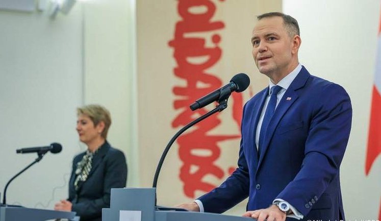 Польша помогает украинским беженцам последний год, - Навроцкий