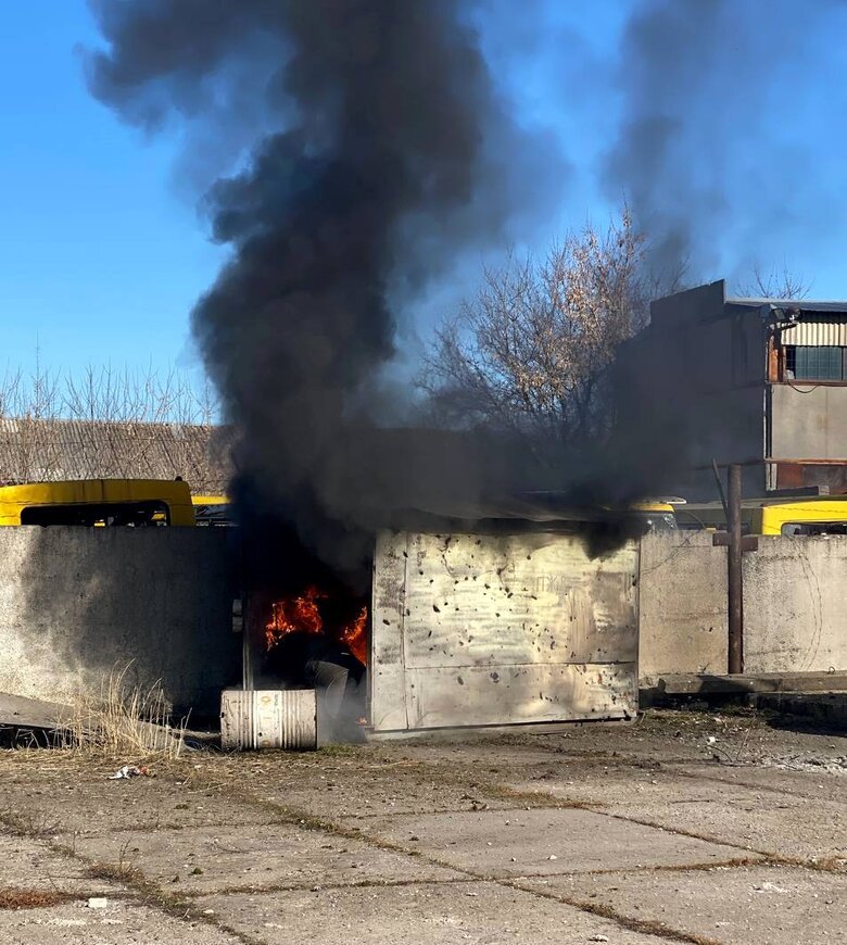Враг более 60 раз обстрелял Херсонщину. В областном центре повреждены дома и вокзал, есть раненые 02