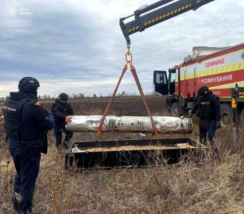 Тубус с неразорвавшимися неуправляемыми авиационными ракетами