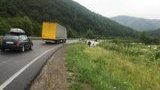 Швидка з пацієнтом перекинулася на Закарпатті внаслідок маневрування. ФОТО