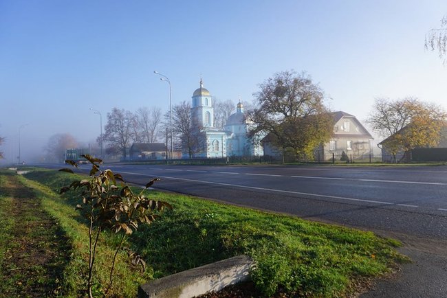 Храм розбрату: Віряни села на Рівненщині моляться в гаражі, доки триває війна церков 03