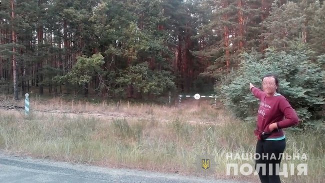 Жінка зібрала в зоні ЧАЕС 14 кг чорниці і збиралася продати її на ринку, - Нацполіція 02