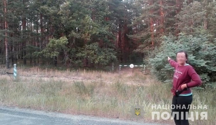 Женщина собрала в зоне ЧАЭС 14 кг черники и собиралась продать ее на рынке, - Нацполиция. ФОТО