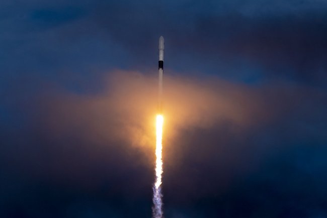 SpaceX запустила и приземлила уже побывавшую в космосе ракету 04