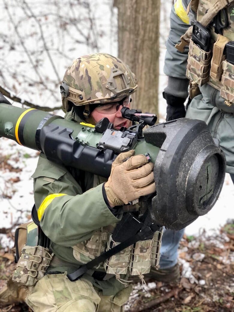 Для того, щоб перемогти росію, нам не треба захоплювати москву. Якщо ми переможемо на своїй території, росія і так сама собою розвалиться, – Валентин Ільчук 05