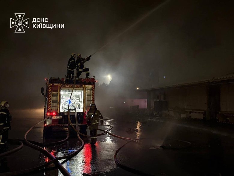 Россия массированно атаковала Киевскую область: в Борисполе повреждено 9-этажное здание, есть пострадавшие