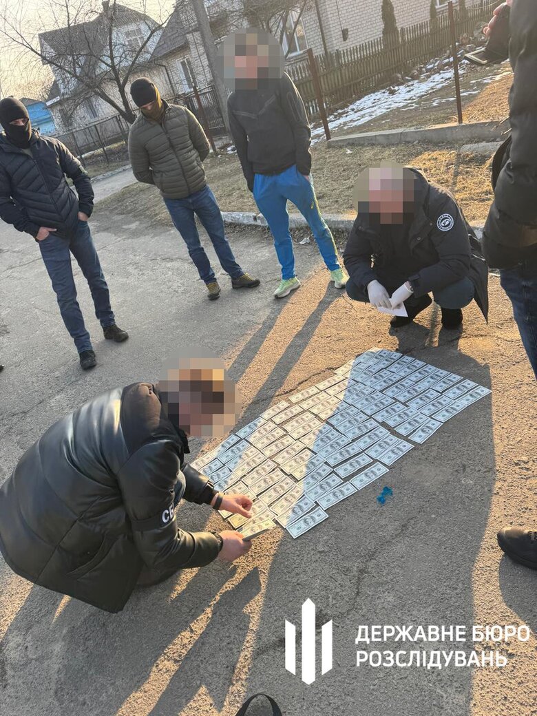 Разоблачили правоохранителя, который переправлял уклонистов на Волыни