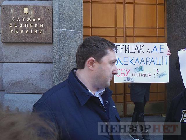 Узбагойте СБУшників, поки вони не обшукали Google: активисты и сотрудники ИТ-компании YouControl, в которой прошли обыски, пикетировали СБУ 04