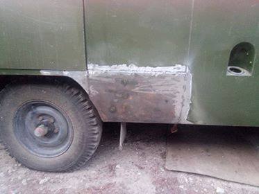 Волонтери Мега-Поліграф просять українців допомогти з ремонтом двох автомобілів швидкої допомоги для українських воїнів на Донбасі 09