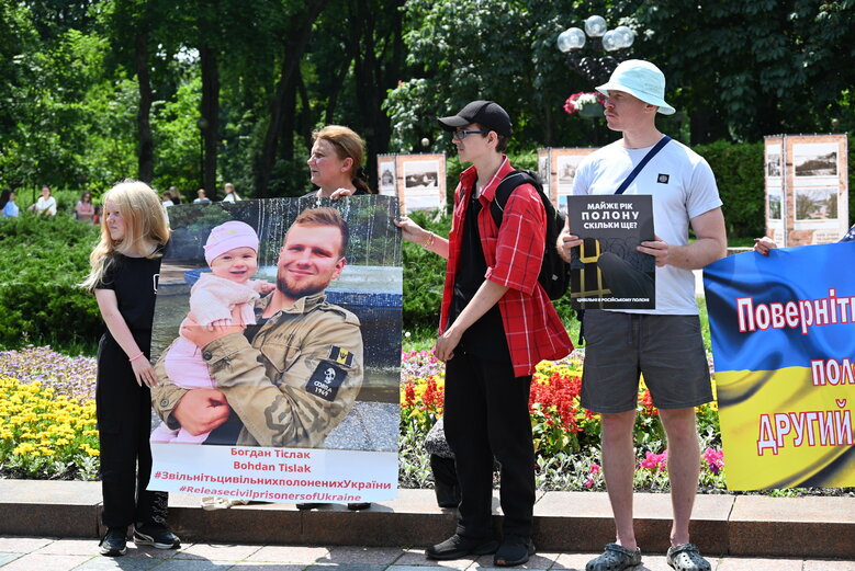 На акції в Києві вимагали визволити цивільних заручників Росії 19