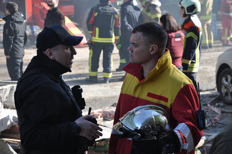 At site of kamikaze drone attack in Kyiv, rubble is being cleared 36