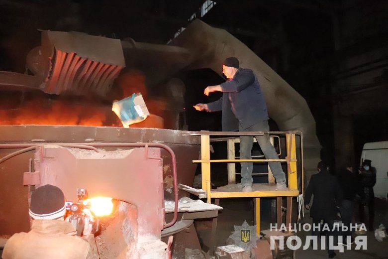 Полиция в Харькове уничтожила наркотиков на 5 миллионов гривен 02 Полиция в Харькове уничтожила наркотиков на 5 миллионов гривен 02