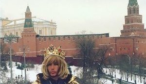 Российского шоумена Зверева вызывают в полицию за пикет под Кремлем против строительства завода по розливу воды из Байкала