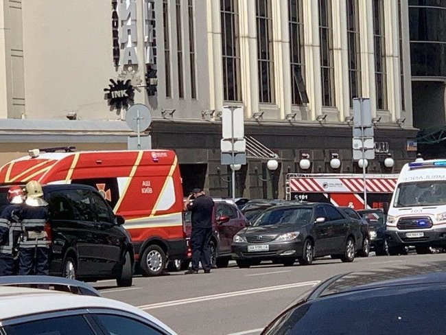 Захват банка в Киеве: спецтранспорт, нацгвардейцы, спецназ 08