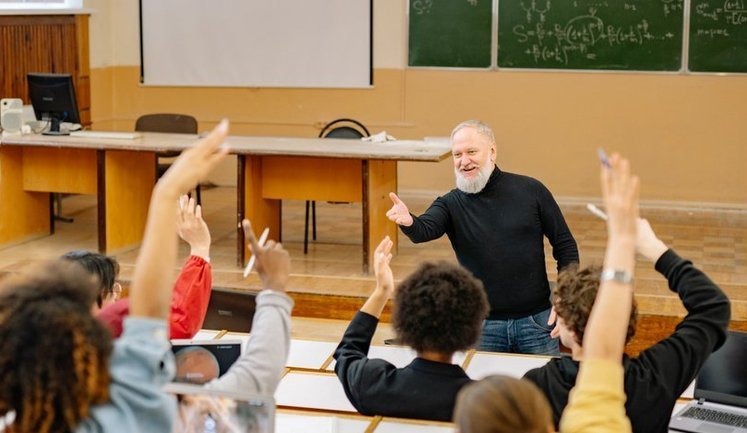 Уряд направить понад 2,5 мільярда на нові зарплати викладачів: хто отримає доплати у 2026 році?