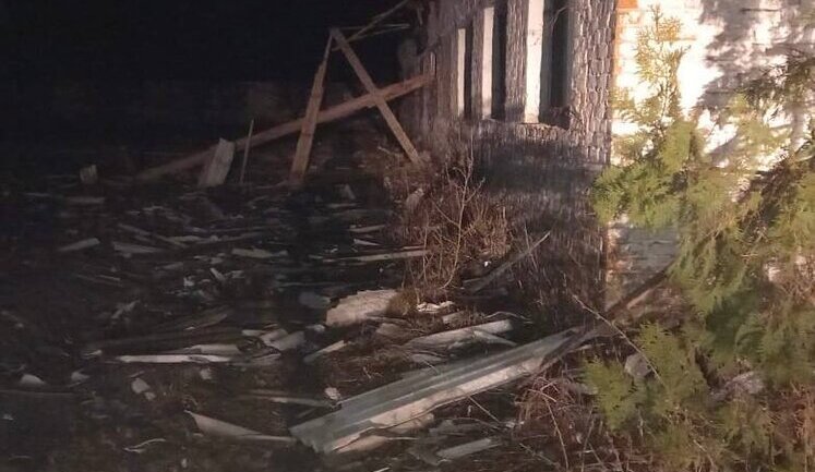 На Полтавщині внаслідок падіння дрона зруйнована конюшня. ФОТО